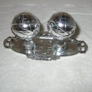 NEW YORK WORLD'S FAIR  GLOBE Silver Salt & Pepper Shaker Set 1961 US Steel NEW B